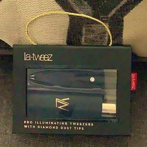NIB La-tweez Pro Illuminating Tweezers